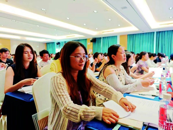 博兴优配 2025年邵阳市普通初中班主任培训在市区举办，全市各初中学校的200余名班主任参与培训